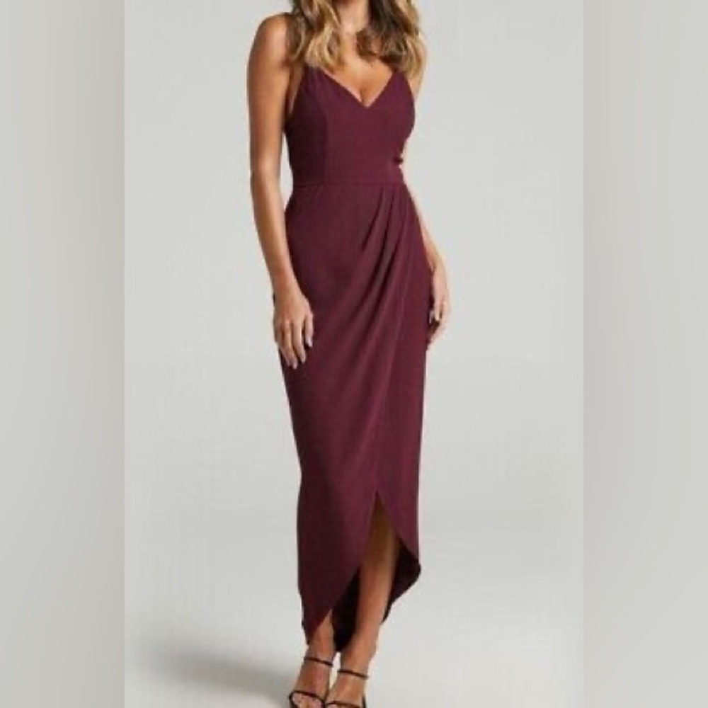 Lulu’s V Neck Midi Dress